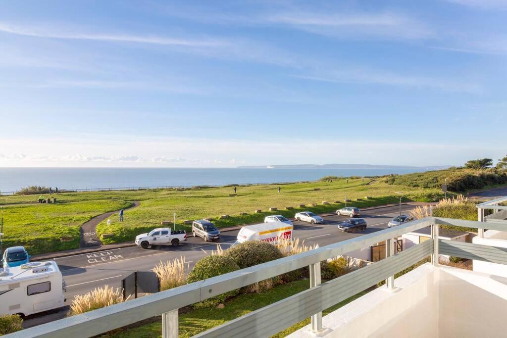 Panoramic Sea View Apartment Sleeps 4-Free Parking Bournemouth Esterno foto