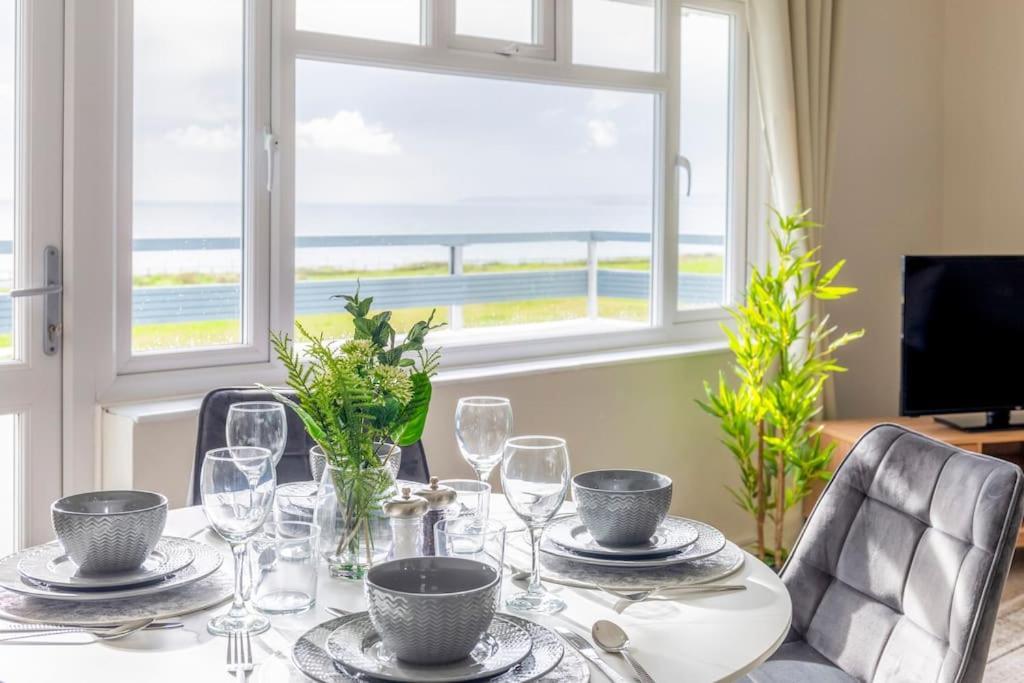 Panoramic Sea View Apartment Sleeps 4-Free Parking Bournemouth Esterno foto