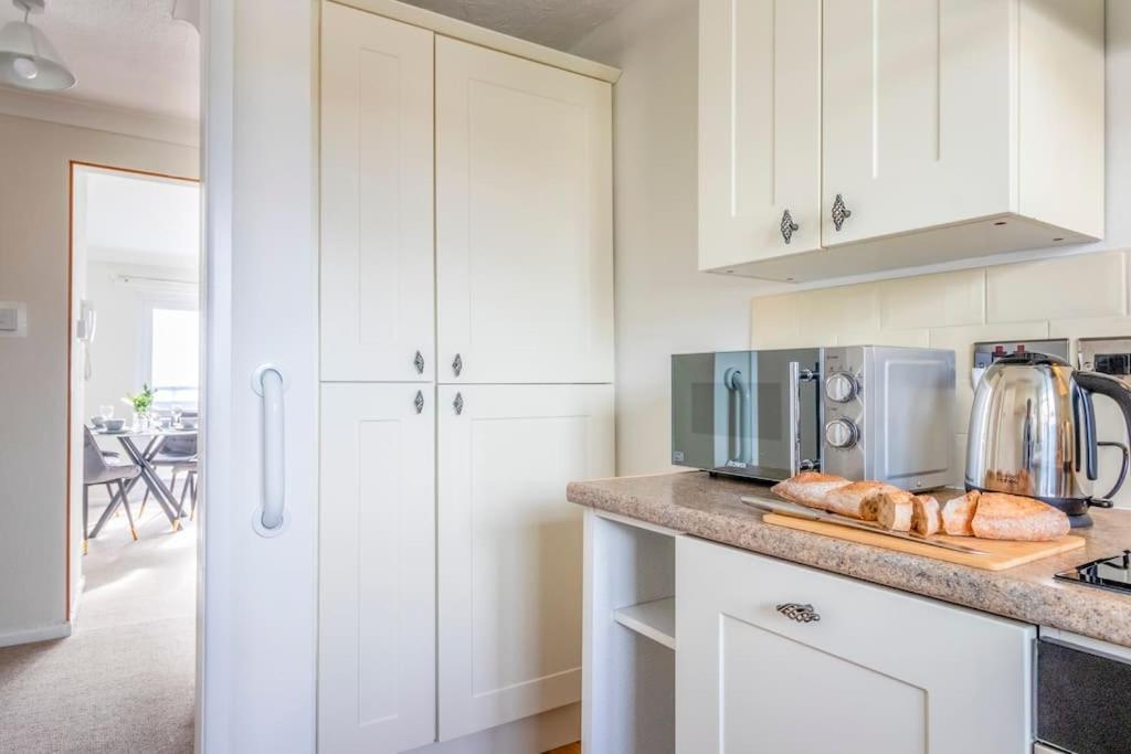 Panoramic Sea View Apartment Sleeps 4-Free Parking Bournemouth Esterno foto